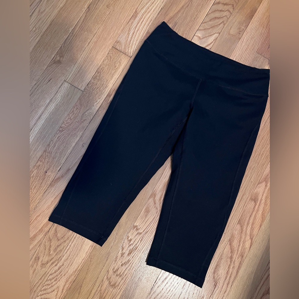 Zella knee length size small leggings. Great condition. Black.